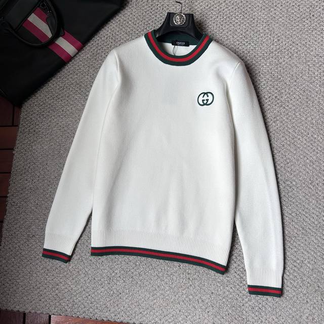 古‘’2025秋冬新款羊毛毛衣 高品质意大利进口羊毛混纺面料，高密度针织，时尚百搭毛衣，帅气十足。经典Logo标志 更耐穿更加不易变形，专柜版型，各种风格都能轻