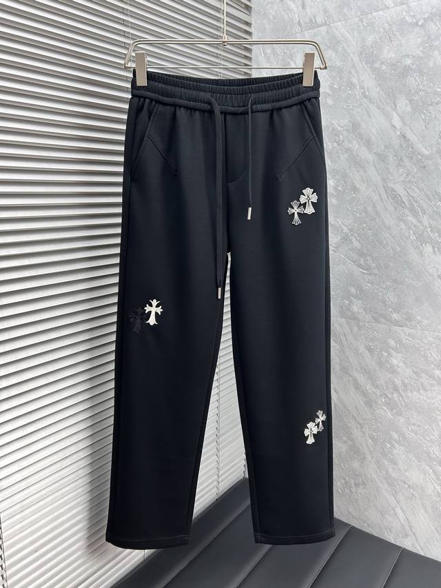 克罗‘’2025Ss秋季专柜新品同步上市。原单订制高品质时尚休闲裤。超级百搭款。独家定制-进口高端绵面料，手感细腻柔软，贴身舒适，上身超有型！原版定制专柜最新五