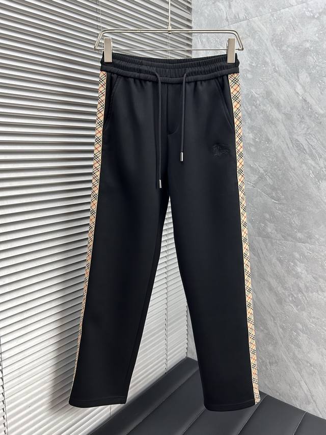 巴宝‘’2025Ss秋季专柜新品同步上市。原单订制高品质时尚休闲裤。超级百搭款。独家定制-进口高端绵面料，手感细腻柔软，贴身舒适，上身超有型！原版定制专柜最新五