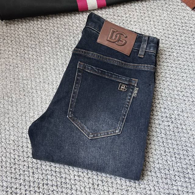 Dg 2025Ss重工休闲牛仔裤，进口优质水洗弹力面料，上身舒适透气有弹力，客供五金辅料装饰，版型超正，全品相订单款，上身帅气十足 Size：29-38