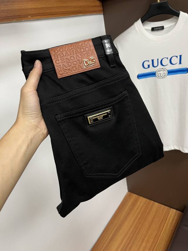 Dg 2025年秋季最新品牛仔裤出入专卖店无压力 专柜热销款 品味与价值共享 身穿着非常舒适 低调不失奢华 穿出去非常有档次,裤型款式和裁剪亦无需多言 上身精致