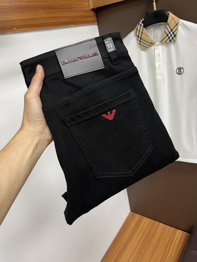 阿玛尼 2025年秋季最新品牛仔裤出入专卖店无压力 专柜热销款 品味与价值共享 身穿着非常舒适 低调不失奢华 穿出去非常有档次,裤型款式和裁剪亦无需多言 上身精