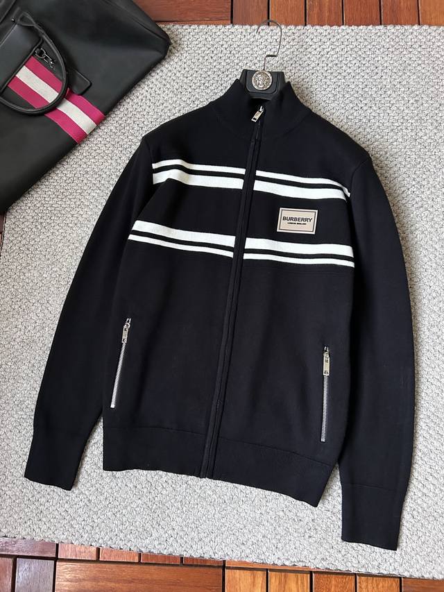 巴宝‘’2025秋冬男士开衫外套 整衣定制定染含羊毛棉纱线，手感柔软质地亲肤，精细针织，上等品质大厂生产，手感无敌好，拿到手里就能感受出它的质感，所见即所得，随