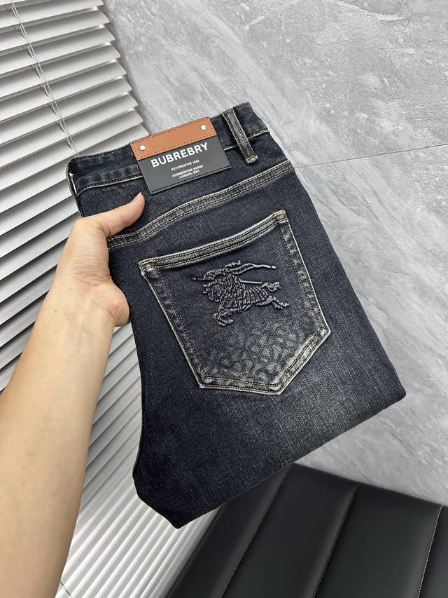 巴宝‘’高端定制、2025秋冬最新款牛仔裤 柜台同步发售 原版定制 客供五金辅料 原单品质 进口固色牛仔弹力面料 重工洗水 做工走线精细 上身绝佳！优选单品 三