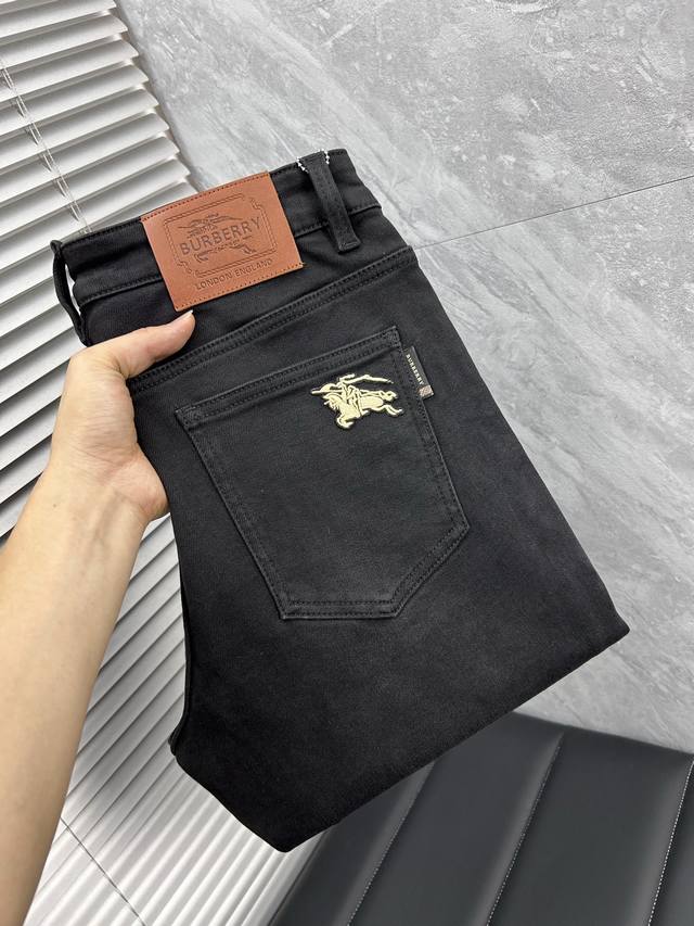 巴宝‘’高端定制、2025秋冬最新款牛仔裤 柜台同步发售 原版定制 客供五金辅料 原单品质 进口固色牛仔弹力面料 重工洗水 做工走线精细 上身绝佳！优选单品 三