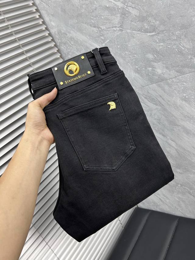 史蒂‘’高端定制、2025秋冬最新款牛仔裤 柜台同步发售 原版定制 客供五金辅料 原单品质 进口固色牛仔弹力面料 重工洗水 做工走线精细 上身绝佳！优选单品 三