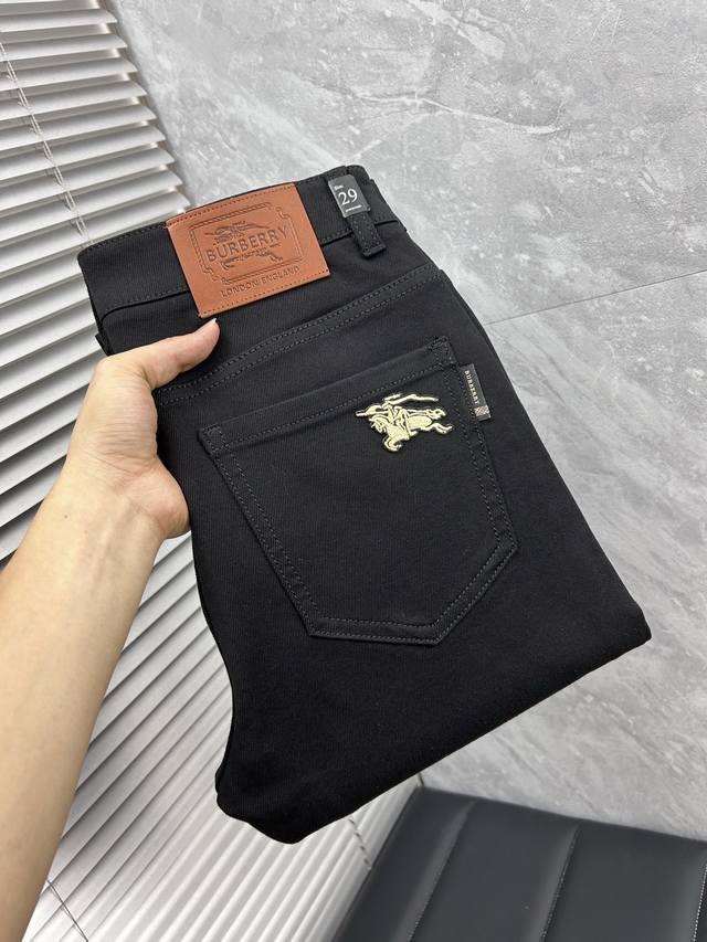 巴宝‘’高端定制、2025秋冬最新款牛仔裤 柜台同步发售 原版定制 客供五金辅料 原单品质 进口固色牛仔弹力面料 重工洗水 做工走线精细 上身绝佳！优选单品 三