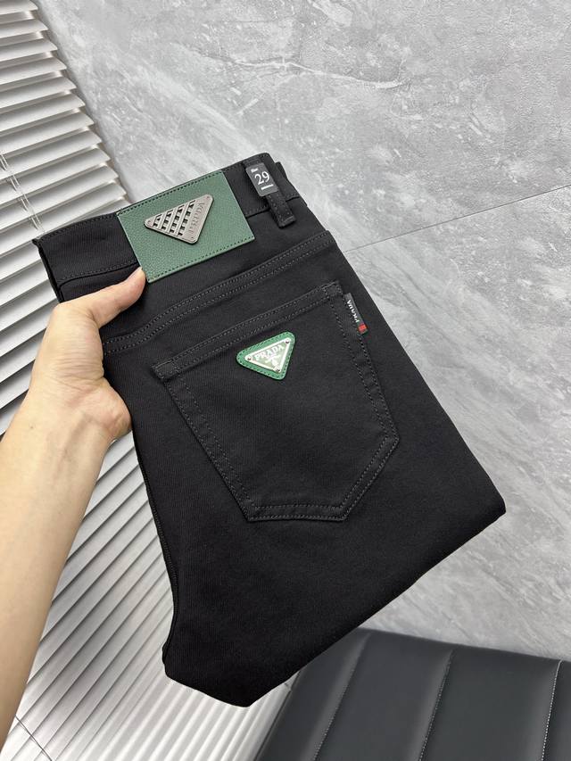 普拉‘’高端定制、2025秋冬最新款牛仔裤 柜台同步发售 原版定制 客供五金辅料 原单品质 进口固色牛仔弹力面料 重工洗水 做工走线精细 上身绝佳！优选单品 三