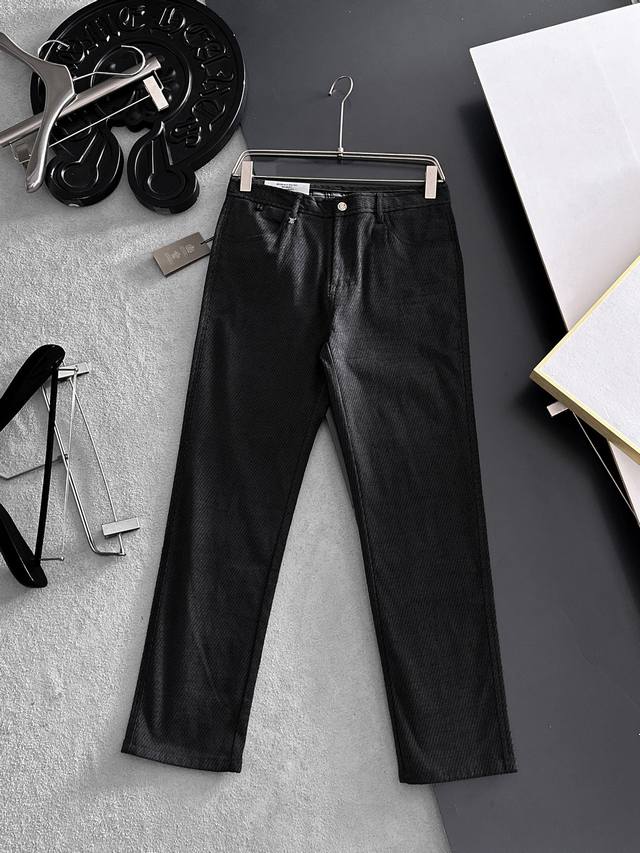 Burberr、休闲裤 西裤 新款 秋冬厚款 高级定制秋冬裤子专用面料 定制原版五金 重工工艺打造 车工走线精细 定制面料 柔软舒适 质感显著 辅料精美 上身效