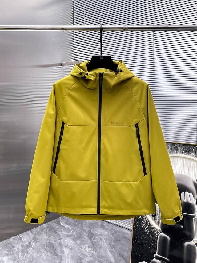 Lp 2640新款 连帽 夹克 外套，高端版本！专柜定制面料 透气舒适度高，细节无可挑剔，品牌元素设计理念，体现高品质。手感细腻柔软！呈现休闲裁剪，上身版型超赞