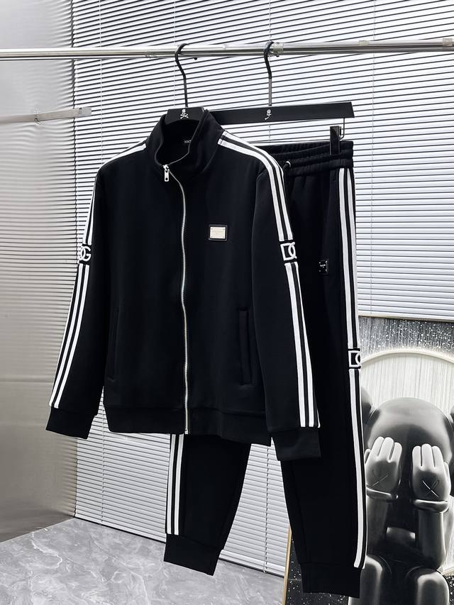 杜嘉班纳 Dg 2025Ss新品Logo运动休闲拉链外套卫裤套装、定制原版专属面料，面料舒适透气,松紧腰头,双侧插口袋设计！一款日常穿着，兼备多功能休闲裤走了潮