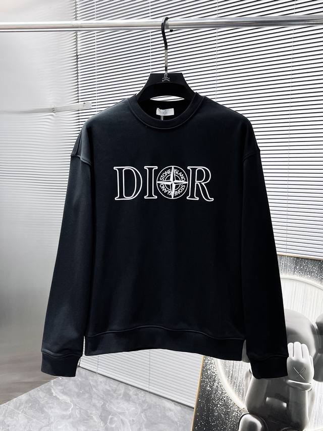 迪奥 Dior 2025Ss新款 长袖 圆领 卫衣，高端版本！专柜定制面料 透气舒适度高，细节无可挑剔，品牌元素设计理念，体现高品质。手感细腻柔软！呈现休闲裁剪