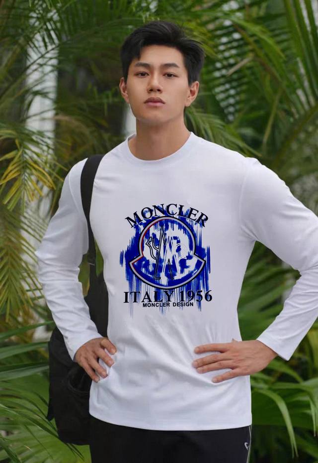 Moncler蒙口25S新款莫代尔长袖T恤新品Moncler涂鸦印花T恤，正面印有品牌经典Logo和“Italy 1956”字样，街头感十足。随便搭配休闲裤或运