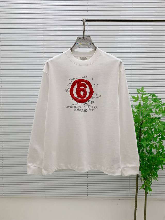 马吉拉 Mm6 高端定制 2025秋冬新款首发专柜最新款长袖打底单穿400克纯棉重工凹凸图案设计 领子袖子螺纹设计 高端订制 设计前卫时尚！品牌Logo重工艺设