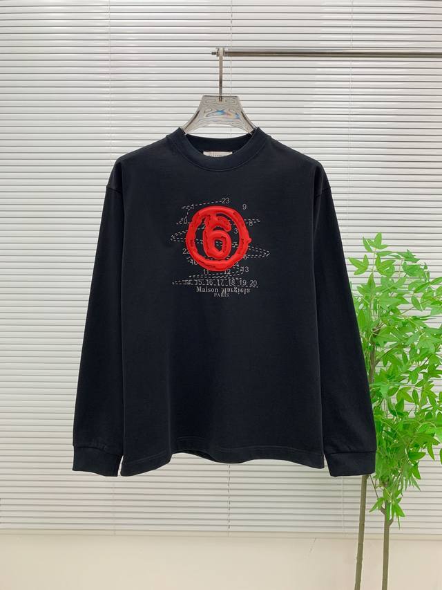 马吉拉 Mm6 高端定制 2025秋冬新款首发专柜最新款长袖打底单穿400克纯棉重工凹凸图案设计 领子袖子螺纹设计 高端订制 设计前卫时尚！品牌Logo重工艺设