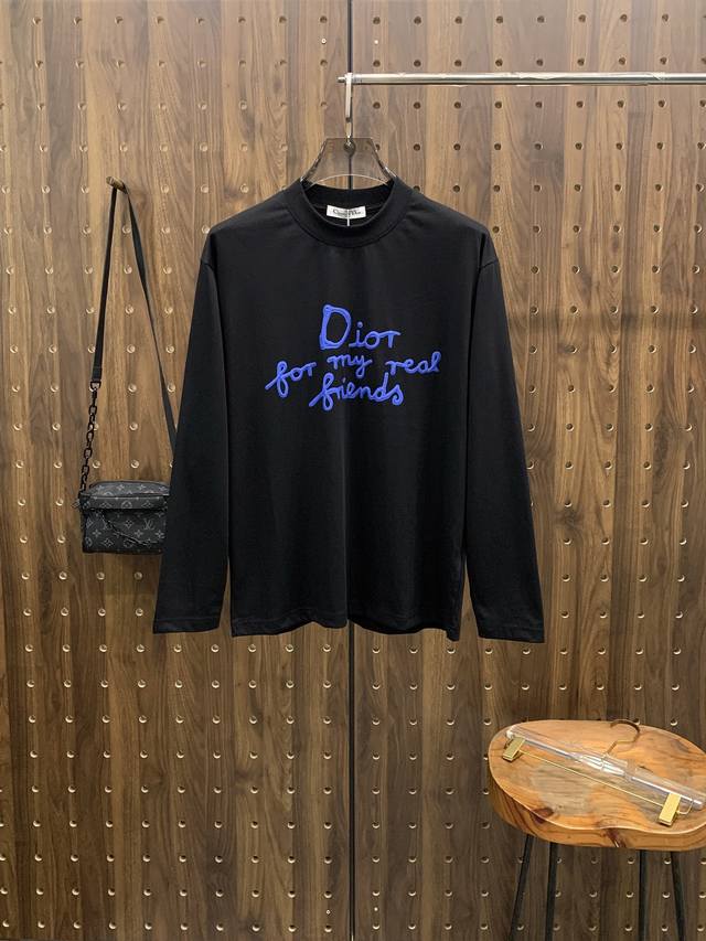 迪奥 25Ss秋季 新品 新款贸易订单圆领长袖打底衫长袖T恤网红款！上身舒适透气，不僵硬，整体有着丰富的立体感，品质出口订单，满足通勤人们对于着装的简约需求，上