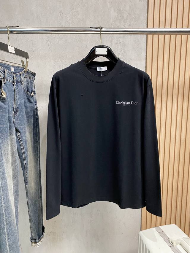 高版本 迪奥 2025新款经典圆领长袖 时尚百搭经典元素打造精致工艺专柜面料，顶级元素融合打造，经典短袖3标齐全，潮男时尚，无论是上身舒适度还是都是无可比拟的存