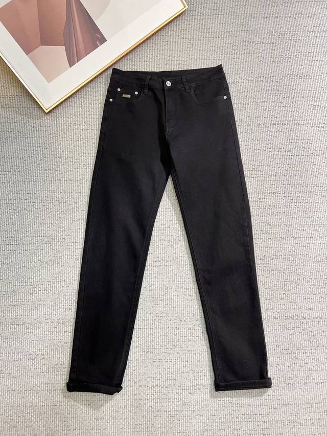 Lp 男士休闲裤，官宣画册海报穿搭款！ 客供高级进口的丹宁原色面料，特选日本冈山纯正13Oz 盎司灯芯绒布料，重磅环保植物酵素水洗工艺，肌理有着淡淡的复古色彩，