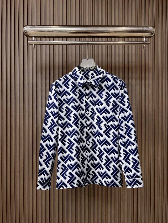 芬迪 2025Ss新款男士长袖衬衫，数码印花定位，高端版本衬衣！专柜定制面料 透气舒适度高，细节无可挑剔，品牌元素设计理念，体现高品质。手感细腻柔软！呈现休闲裁