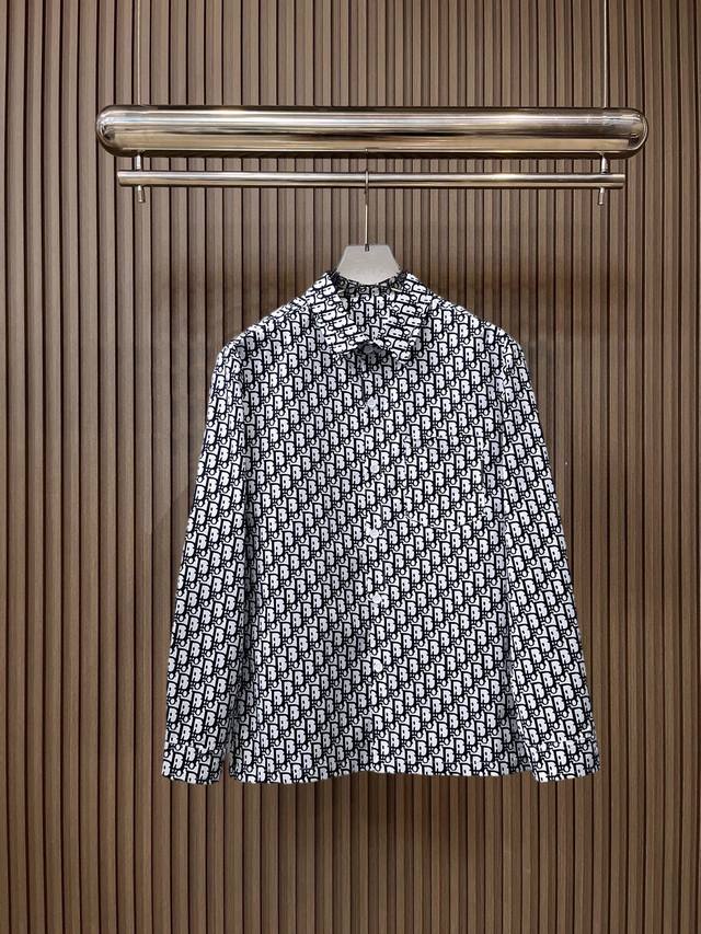 迪奥 2025Ss新款男士长袖衬衫，数码印花定位，高端版本衬衣！专柜定制面料 透气舒适度高，细节无可挑剔，品牌元素设计理念，体现高品质。手感细腻柔软！呈现休闲裁