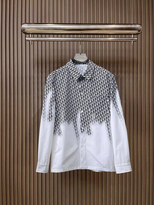 迪奥 2025Ss新款男士长袖衬衫，数码印花定位，高端版本衬衣！专柜定制面料 透气舒适度高，细节无可挑剔，品牌元素设计理念，体现高品质。手感细腻柔软！呈现休闲裁