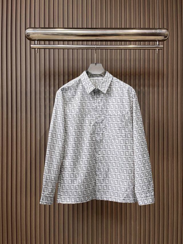 芬迪 2025Ss新款男士长袖衬衫，数码印花定位，高端版本衬衣！专柜定制面料 透气舒适度高，细节无可挑剔，品牌元素设计理念，体现高品质。手感细腻柔软！呈现休闲裁