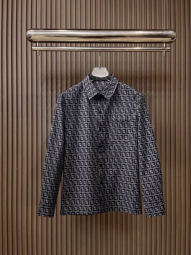 芬迪 2025Ss新款男士长袖衬衫，数码印花定位，高端版本衬衣！专柜定制面料 透气舒适度高，细节无可挑剔，品牌元素设计理念，体现高品质。手感细腻柔软！呈现休闲裁