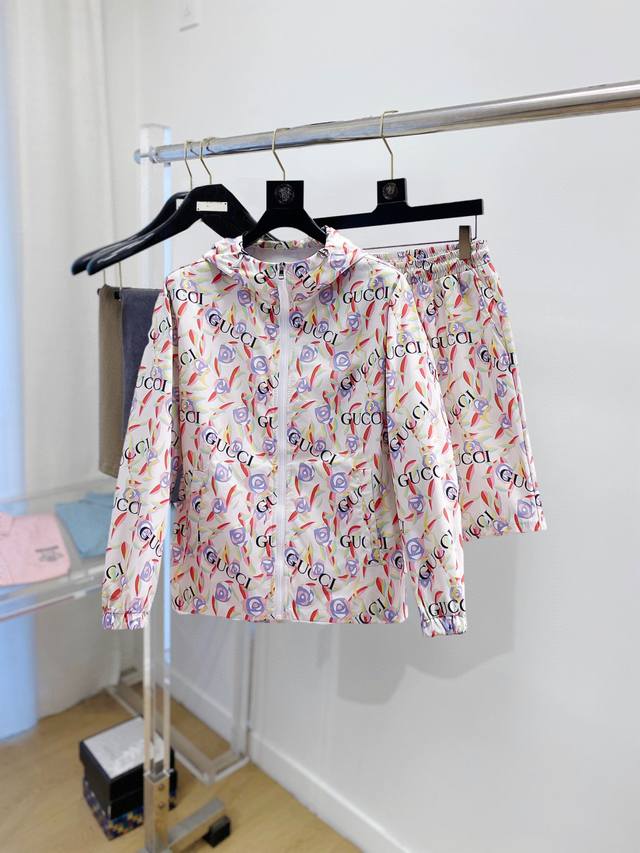 古驰 2025夏季防晒衣短裤套装，海外专柜同步 轻薄高品质面料奢华高级定制 任何人都可以轻松驾驭，客供进口聚纤维面料 手软舒适有型 吸汗透气 ，外贸公司订单，N