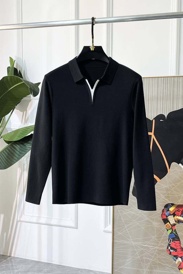 Lp诺悠 2025Ss秋冬专柜大爆款针织毛衫，休闲时尚外穿 内搭必备款，定制进口绵羊毛面料，面料手感细腻，贴身舒适不扎肉，上身版型好 穿着保暖，专柜标志设计非常