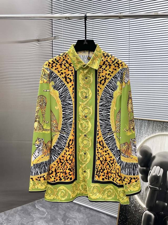 范思哲 Versace 2025Ss新款男士长袖 衬衫 衬衣，高端版本！专柜定制面料 透气舒适度高，细节无可挑剔，品牌元素设计理念，体现高品质。手感细腻柔软！呈