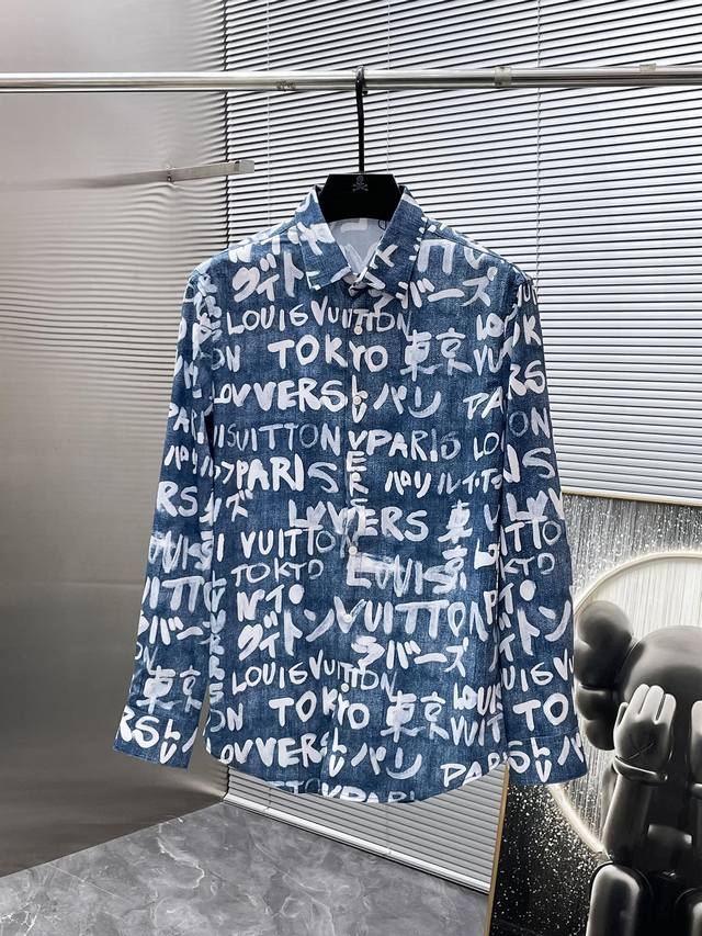 路易威登 Lv 2025Ss新款男士长袖 衬衫 衬衣，高端版本！专柜定制面料 透气舒适度高，细节无可挑剔，品牌元素设计理念，体现高品质。手感细腻柔软！呈现休闲裁