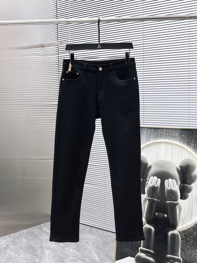 巴宝莉 2025Ss新款 牛仔裤，高端版本！专柜定制面料 透气舒适度高，细节无可挑剔，品牌元素设计理念，体现高品质。手感细腻柔软！呈现休闲裁剪，上身版型超赞！码
