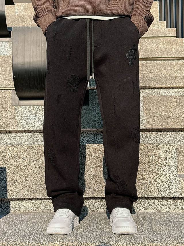 克罗心 2025Ss秋冬新款 男士休闲裤 长裤，高端版本！专柜定制面料 透气舒适度高，细节无可挑剔，品牌元素设计理念，体现高品质。手感细腻柔软！呈现休闲裁剪，上