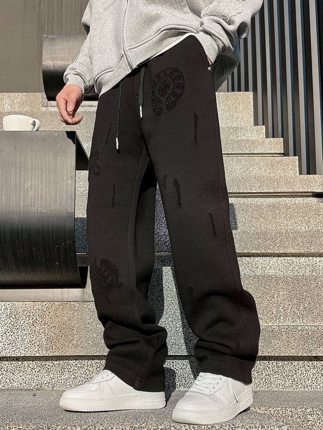 克罗心 2025Ss秋冬新款 男士休闲裤 长裤，高端版本！专柜定制面料 透气舒适度高，细节无可挑剔，品牌元素设计理念，体现高品质。手感细腻柔软！呈现休闲裁剪，上