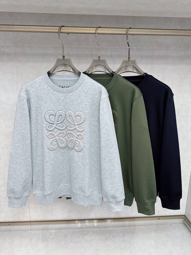 罗意威 2025秋冬，柜在售！凹凸有型标志刺绣男士圆领卫衣外套 经典百搭款！标志字母设计 采用压凸刺绣的工艺来呈现 ，凹凸质感 很显高档 时尚 合体的剪裁 整体