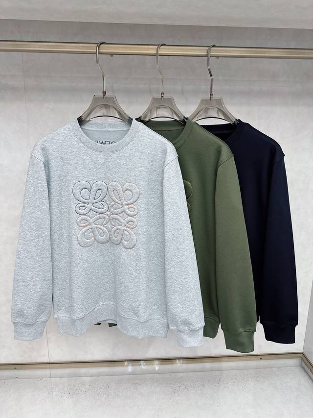 罗意威 2025秋冬，柜在售！凹凸有型标志刺绣男士圆领卫衣外套 经典百搭款！标志字母设计 采用压凸刺绣的工艺来呈现 ，凹凸质感 很显高档 时尚 合体的剪裁 整体