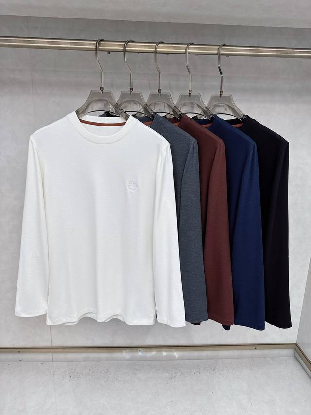 Loro pian*年年秋冬爆款，婴儿般肌肤触感！羊毛！！秋冬衣橱必备 款！胸口Logo刺绣标志点缀设计，很有细节感，面料入手便知非常柔软，表面有着舒柔的绒毛，