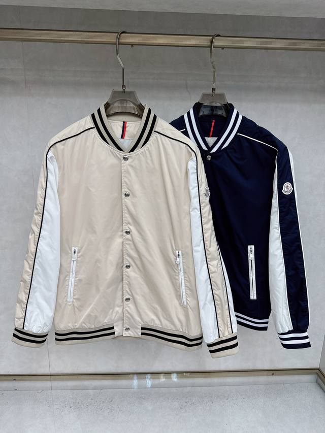 蒙口 Moner独家专供最新时尚夹克。 经典设计感与颜值爆棚的外套，品质更是无法挑剔品控可以直接入手，不容过错的高端臻品！通过细节图片便可感受到它强悍的气场，聚