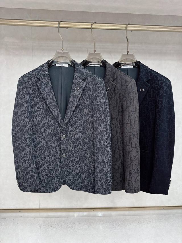 迪奥 2025新品西装外套，时尚帅气，简约百搭款，定制原版面料，不仅挺括，保持潮流的廓形，又穿着舒适，纱织更细腻，码数48-56