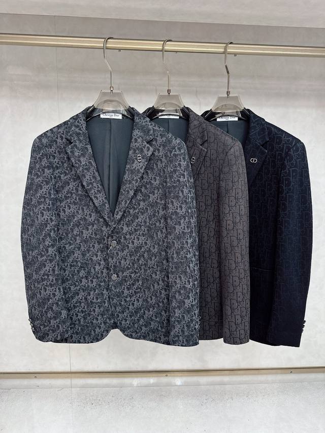 迪奥 2025新品西装外套，时尚帅气，简约百搭款，定制原版面料，不仅挺括，保持潮流的廓形，又穿着舒适，纱织更细腻，码数48-56