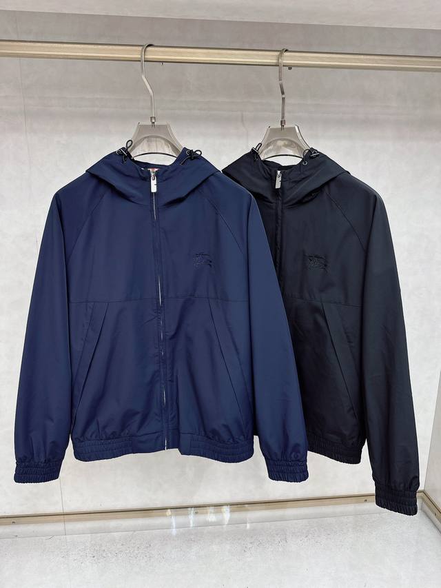 巴宝莉 2025秋冬新款，原单狠货 意大利进口面料时尚。欧洲同步，上身更随意大方，原版五金奢华高档定制新作！奢华品牌特质Logo点缀设计，市场最高品质出货、原版