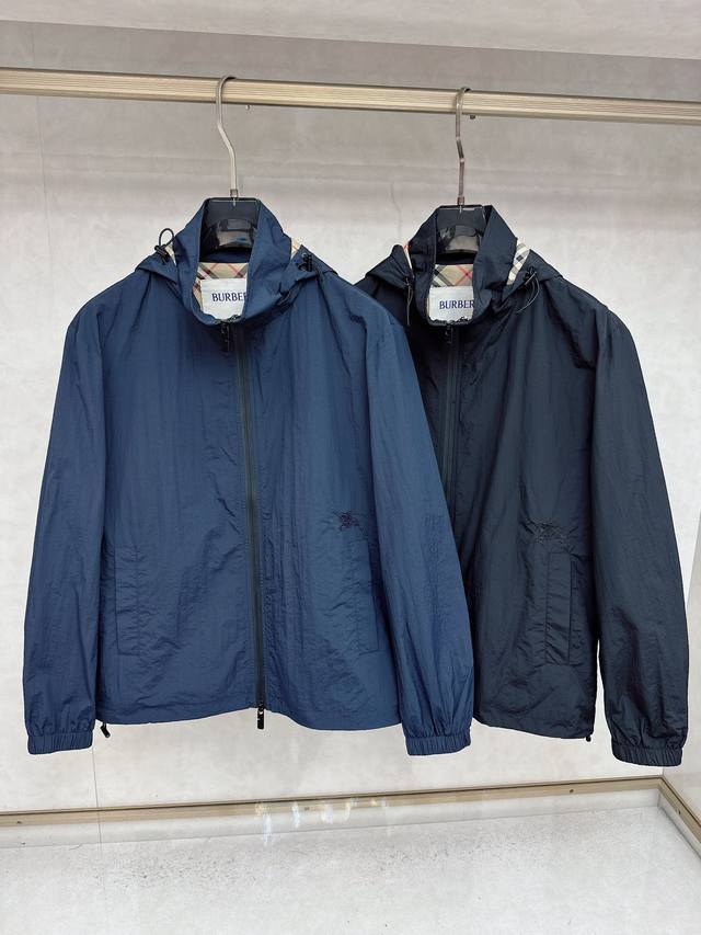 Burberry巴宝莉 2025秋冬新款，原单狠货 意大利进口面料时尚。欧洲同步，上身更随意大方，原版五金奢华高档定制新作！奢华品牌特质Logo点缀设计，市场最