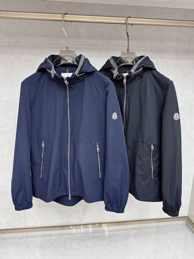 蒙口 Moner 2025秋冬新款，原单狠货 意大利进口面料时尚。欧洲同步，上身更随意大方，原版五金奢华高档定制新作！奢华品牌特质Logo点缀设计，市场最高品质