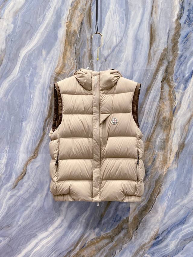 Moncler 蒙口羽绒 New# 2025 Fw秋冬新款# 爆款出货#Mon饱满羽绒马甲# 定制级别外料，甄选Viscose plyster混纺，极具手感，抗