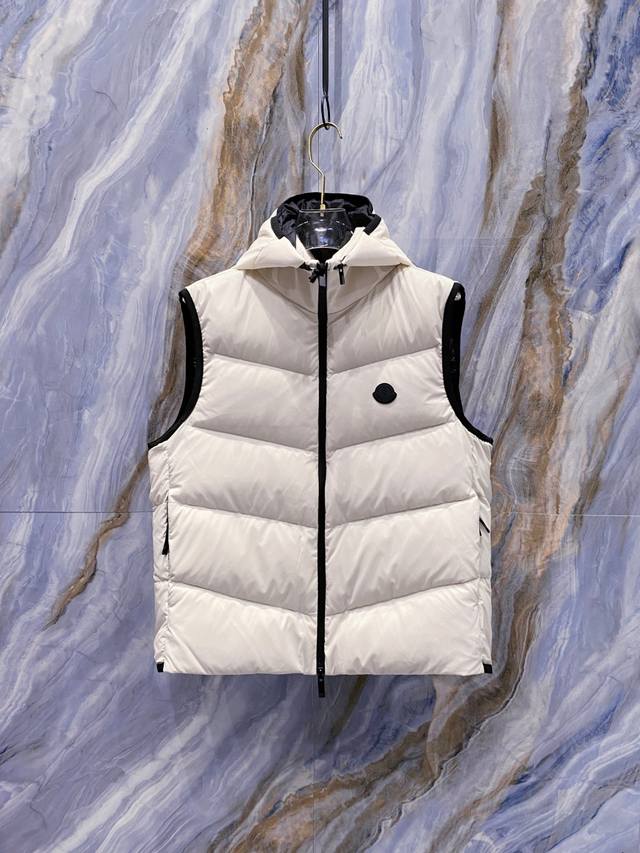 Moncler Valmasque蒙口男士可拆卸兜帽羽绒马甲.原版购入开发.特级鹅绒填充原厂替换面料原厂配套五金. Valmasque男士羽绒马甲采用流线型美学