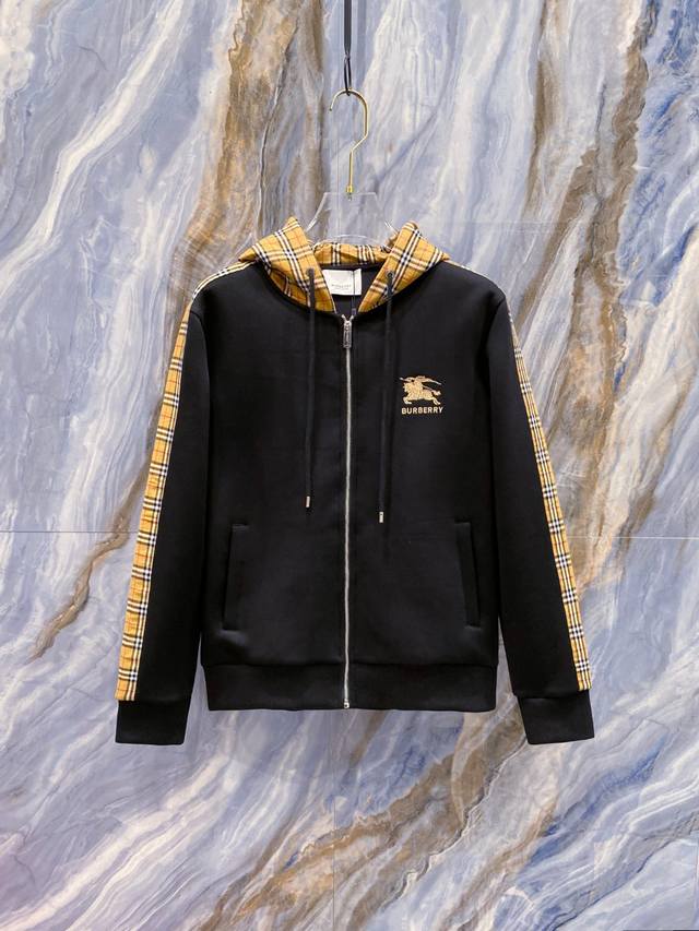 巴宝莉 2025秋冬男女同款拉链卫衣 舒适轻松运动休闲集一体！经典百搭，打破往年的枯燥乏味更为年轻时尚，多了一份与时俱进的潮流范儿！宽松裁剪，弹力腰部和可调节抽