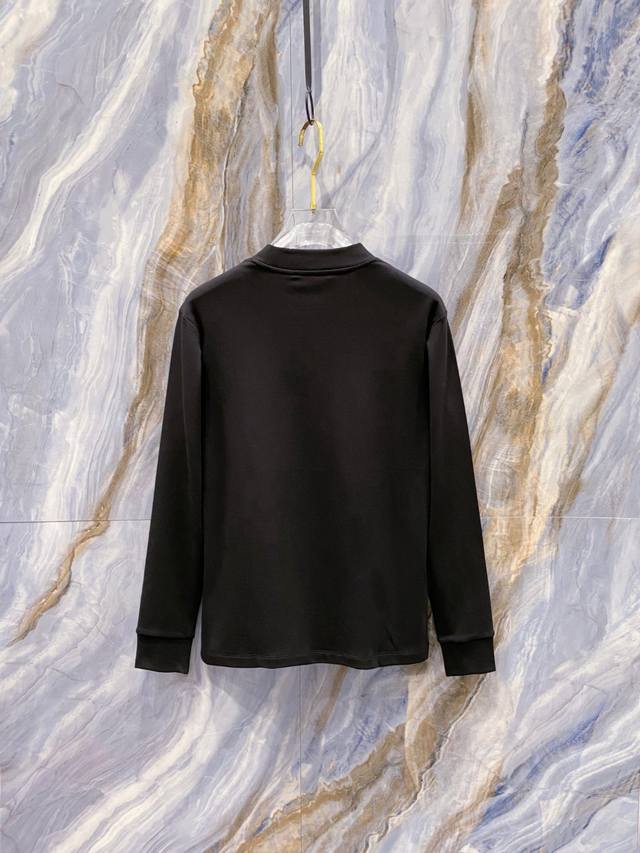 Lv 2025秋冬专柜新款 时尚休闲打底衫长袖T恤，精选进口高密度双面拉架棉面料，精致原版Logo打造，舒适性与透气性兼优，柔软抗皱弹性和垂性极佳，无论是单穿或