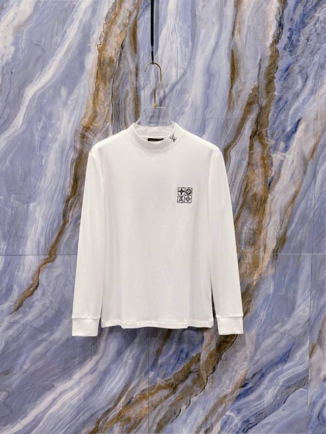 Lv 2025秋冬专柜新款 时尚休闲打底衫长袖T恤，精选进口高密度双面拉架棉面料，精致原版Logo打造，舒适性与透气性兼优，柔软抗皱弹性和垂性极佳，无论是单穿或