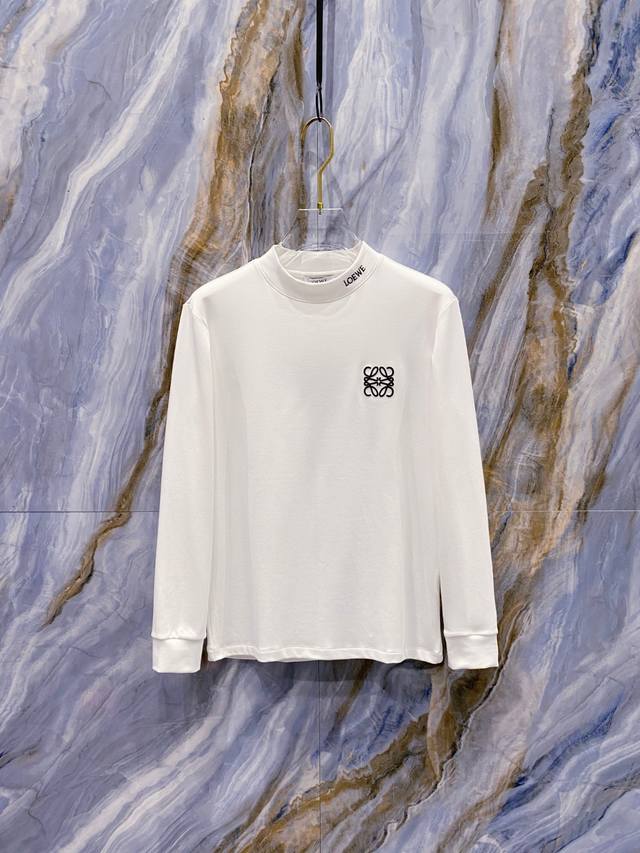 罗意威 Loewe 2025秋冬专柜新款 时尚休闲打底衫长袖T恤，精选进口高密度双面拉架棉面料，精致原版Logo打造，舒适性与透气性兼优，柔软抗皱弹性和垂性极佳