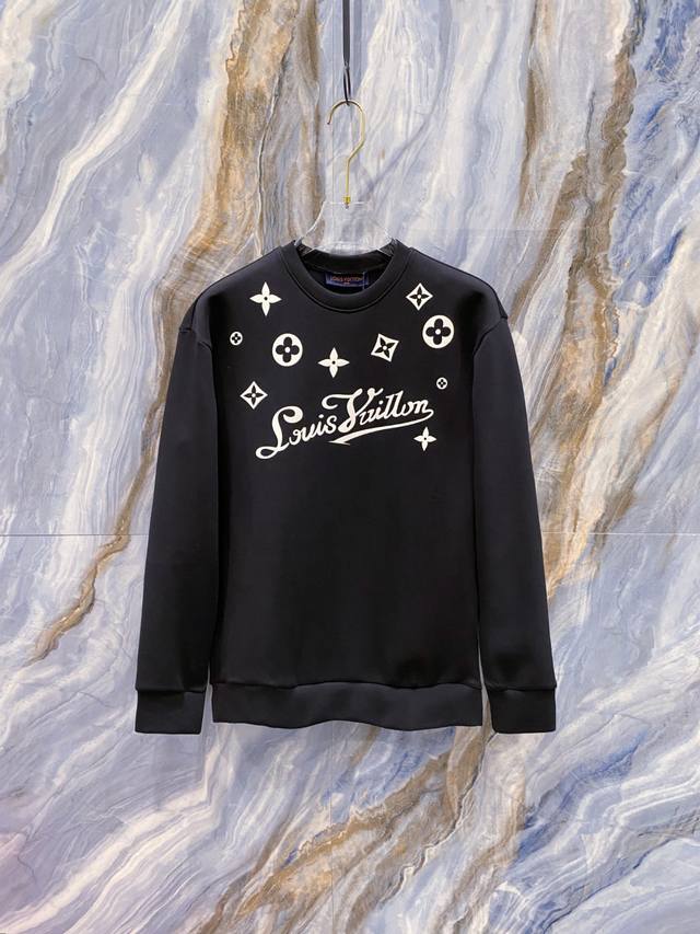 Lv 2025秋冬男士字母标识套头太空棉卫衣 经典Os版型,简约而不失格调.日常运动休闲商务毫无压力... 客供太空针织棉,经由微型针织立体工艺过程制作,内里鳞